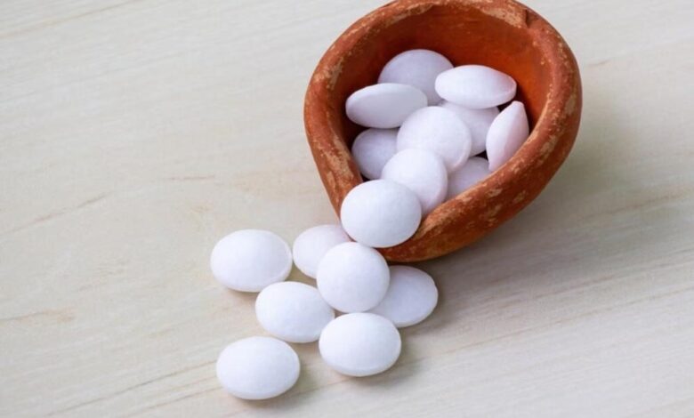 पूजा में इस्तेमाल होने वाला कपूर किस पौधे से बनता है? जानें आग पकड़ने का साइंटिफिक राज