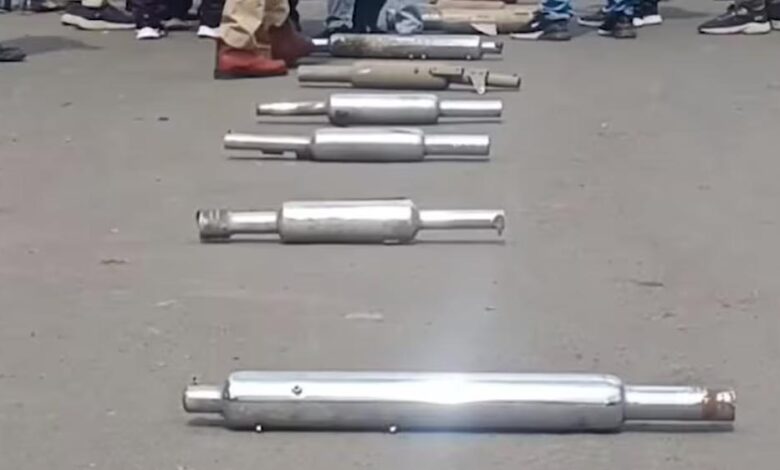 बुलेट के पटाखे वाले साइलेंसरों पर रोडरोलर चला – Khabar Jagat