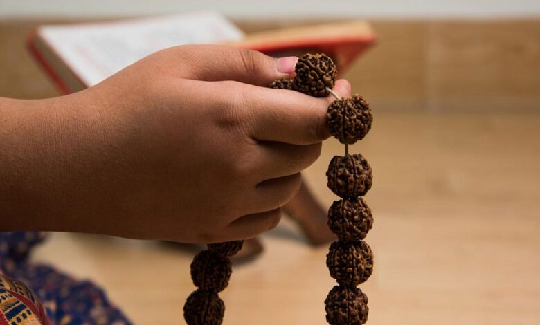 सुबह उठते ही मंत्र जाप से पाएं सफलता, दूर होंगी जीवन की सभी बाधाएं