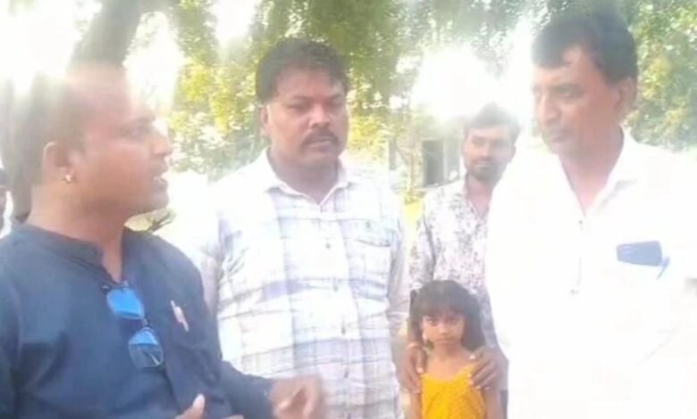 हिंदू बच्चों को नमाज सिखाने वाले सरकारी शिक्षक निलंबित – Khabar Jagat