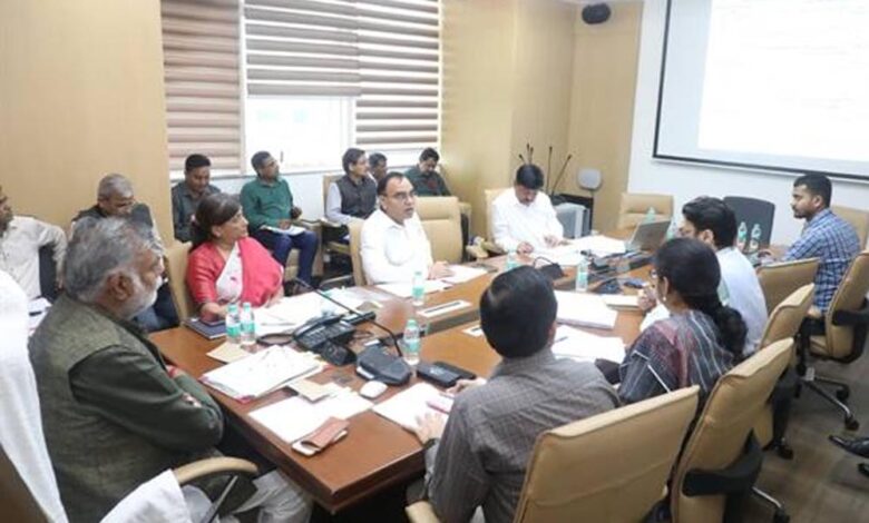 मंत्री पटेल ने संविदा पंचायत कर्मियों के समय पर मानदेय भुगतान के दिए निर्देश