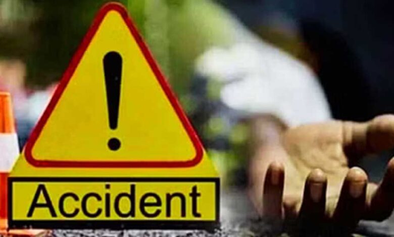 छतरपुर में मंत्री के काफिले ने ई-रिक्शा को मारी टक्कर, बुजुर्ग के कटे दोनों पैर, 6 घायल