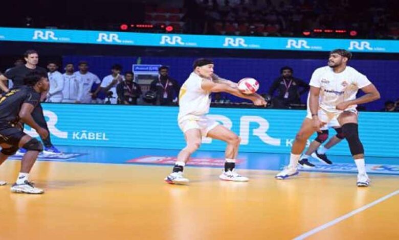 अहमदाबाद डिफेंडर्स ने पिछड़ने के बाद वापसी करते हुए कालीकट हीरोज को हराया