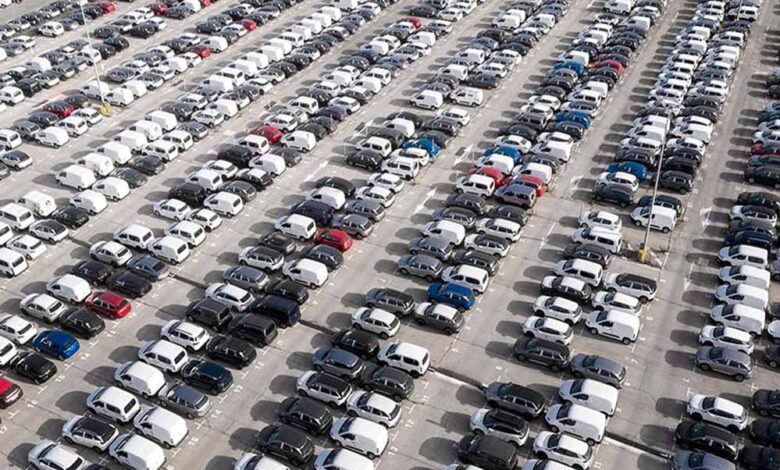 टैक्स कट के बावजूद मारुति से टोयोटा तक की बिक्री गिरी, एक कंपनी ने दिखाया दम