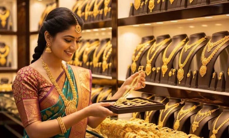 करवाचौथ पर सोने की कीमत में गिरावट, जानिए आज का लेटेस्ट रेट खरीदारी से पहले