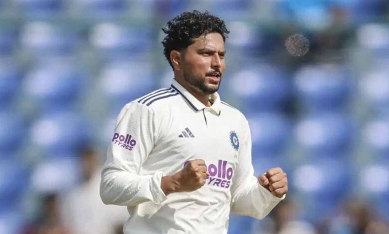 दिल्ली टेस्ट में कुलदीप यादव का जलवा, इंग्लैंड के दिग्गज की बराबरी कर रचा इतिहास