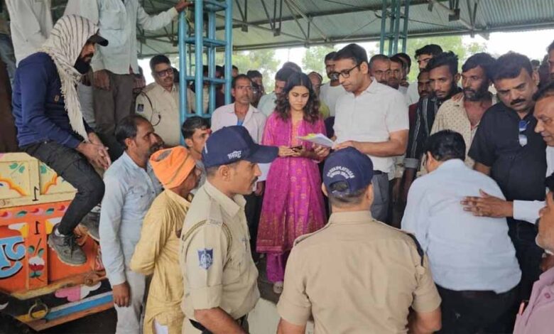 प्याज दो रुपए किलो, किसान बेहाल! बोले- ट्रक का किराया भी नहीं निकल रहा