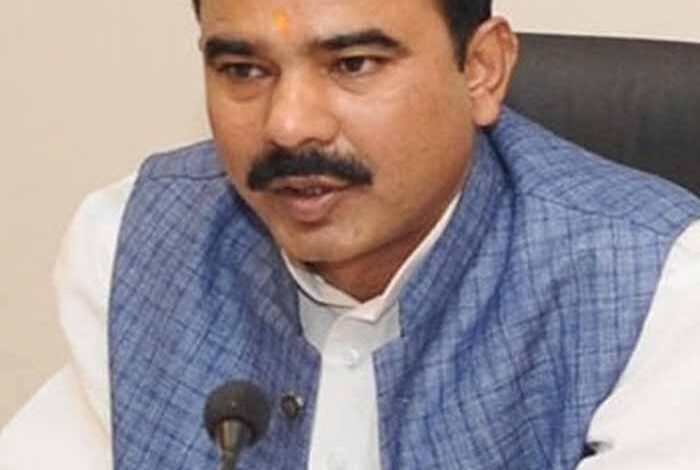 चश्मे का नंबर बढ़ा लो…— सवाल पूछने पर भड़के BJP विधायक, मंत्री के सामने मच गया सन्नाटा!