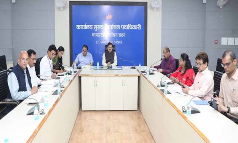 भारत निर्वाचन आयोग के निर्देशों का अधिकारी अनिवार्य रूप से करें पालन