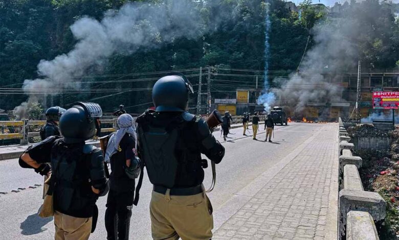 पहले आटे पर बवाल, अब आसिम मुनीर की सेना पर सवाल: PoK में बढ़ते तनाव की गंभीर तस्वीर