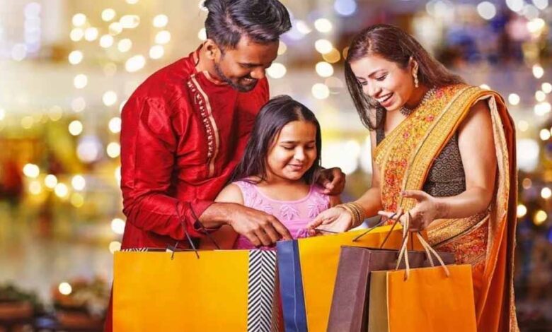 पुष्य नक्षत्र पर बरसेगा धन! बाजारों में लगेगी रौनक, धनतेरस से पहले होगी जमकर खरीदारी