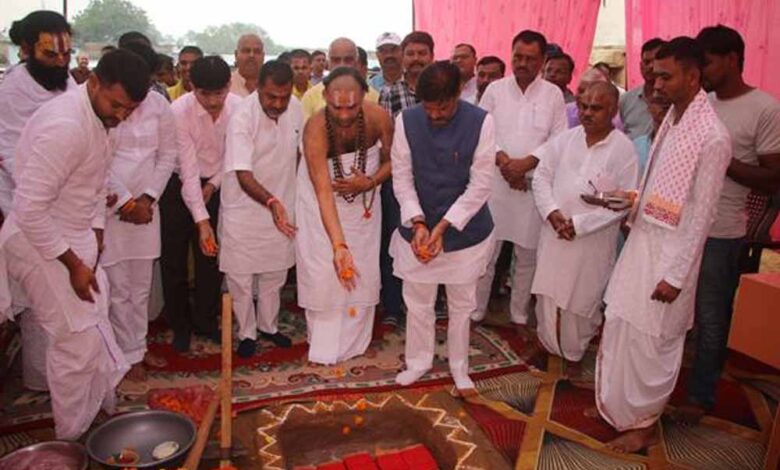 उप मुख्यमंत्री ने आचार्य आश्रम नयागांव में किया छात्रावास भवन का शिलान्यास