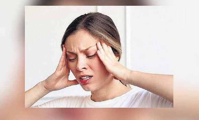 सिरदर्द को हल्के में न लें, इन गंभीर बीमारियों का हो सकता है संकेत