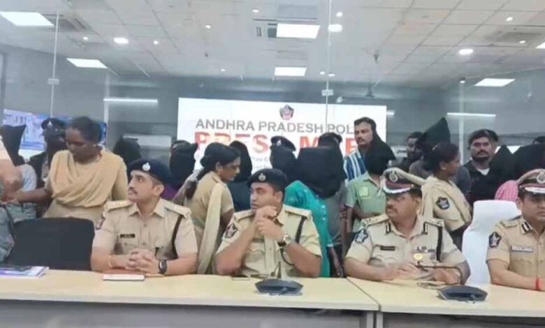 नक्सलियों के टॉप लीडर सहित 50 माओवादी गिरफ्तार – Khabar Jagat