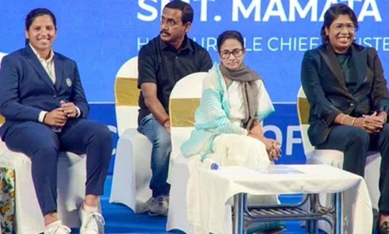 ऋचा घोष के सम्मान में सिलीगुड़ी में बनेगा क्रिकेट स्टेडियम, ममता बनर्जी ने किया ऐलान