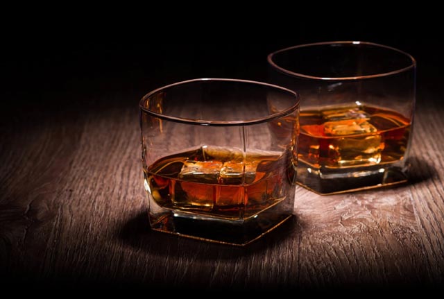 शराब की खपत में गिरावट, लेकिन बढ़ रहा है गांजा सेवन—क्या यही है असली वजह?