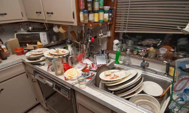 किचन में ये गलतियां कर सकती हैं नुकसान, बढ़ा सकती हैं दरिद्रता और बीमारियां