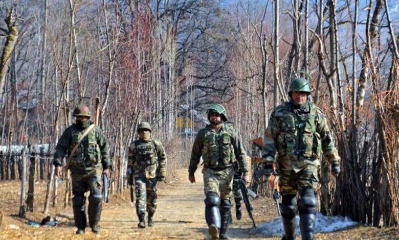 उरी सेक्टर में LoC के पास आतंकी ढेर, सेना ने आतंकियों को घेरा; एनकाउंटर जारी