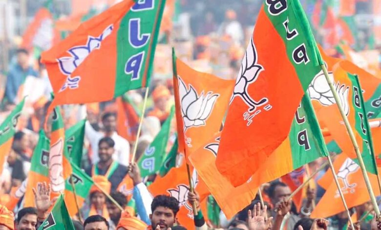 SIR विवाद पर बंगाल में बवाल, BJP कार्यकर्ताओं-BLOs के बीच धक्का-मुक्की और जोरदार नारेबाजी