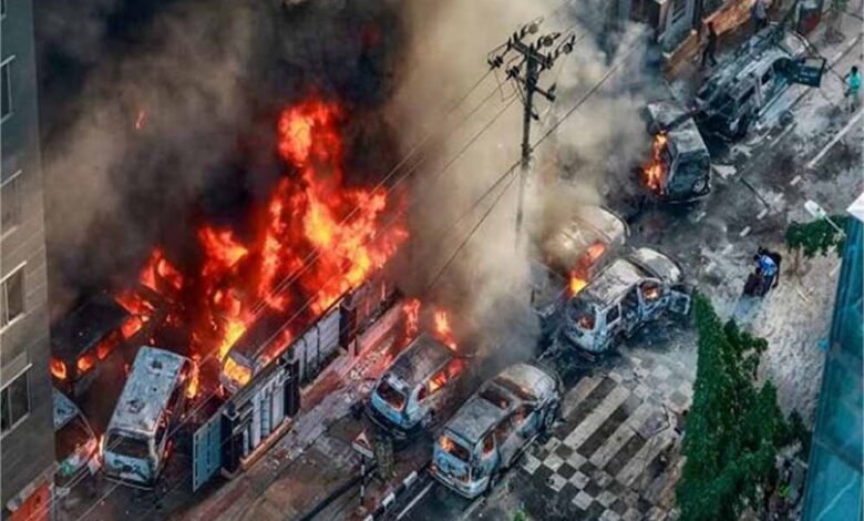 हसीना को मौत की सजा के बाद भड़की भीषण हिंसा, आगजनी में 50 लोग घायल – Khabar Jagat