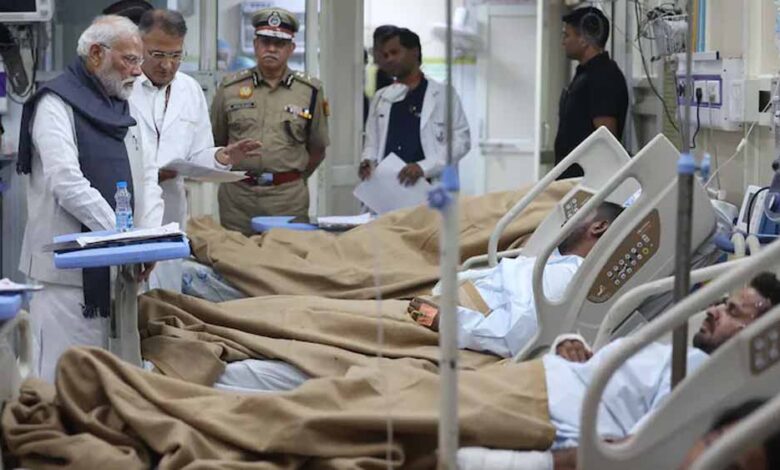 भूटान दौरे से लौटे पीएम मोदी, LNJP अस्पताल पहुंचकर दिल्ली बम धमाकों के घायलों से की मुलाकात