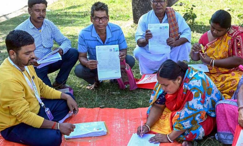 37 साल से लापता बेटा SIR ने ढूंढ़ निकाला! जानिए बंगाल में कैसे हुआ चमत्कार