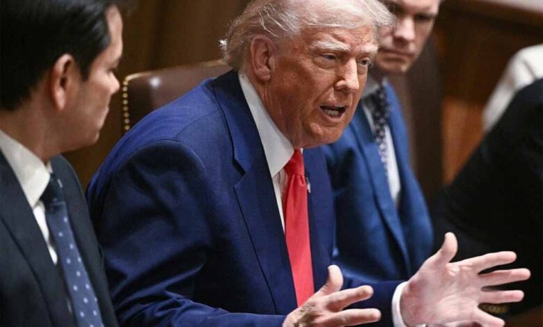 हमास की कैद से रिहा यहूदियों से मिले ट्रंप, सम्मान स्वरूप दी खास निशानी