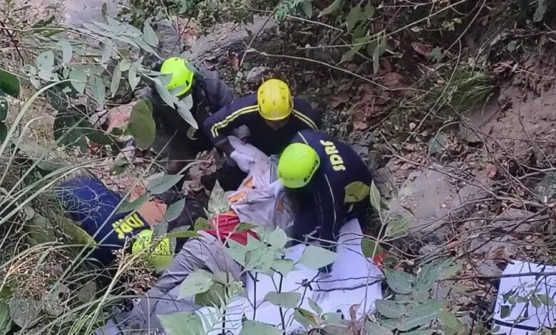 उत्तराखंड में शादी से लौट रहे परिवार की गाड़ी खाई में गिरी, 5 बारातियों की दर्दनाक मौत