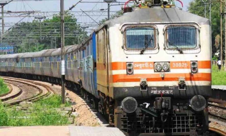 त्योहारों और छुट्टियों के लिए रेलवे का बड़ा फैसला, 14 स्पेशल ट्रेनों का ऐलान