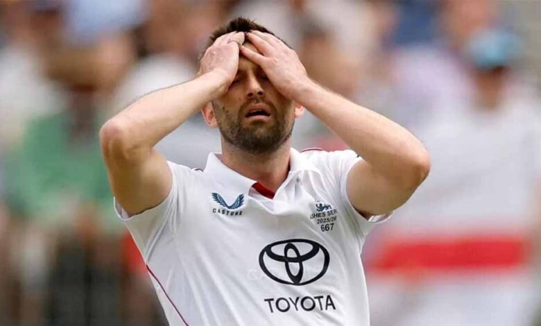 एशेज से बाहर हुए मार्क वुड, इंग्लैंड को तगड़ा झटका; नए पेसर की धमाकेदार एंट्री