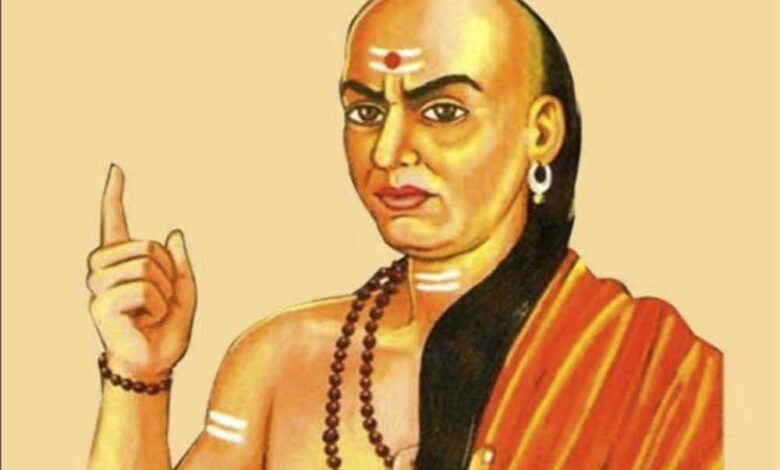 करियर में सफलता चाहिए? अपनाएं चाणक्य की ये 5 नीतियां, बदलेगी पूरी लाइफ