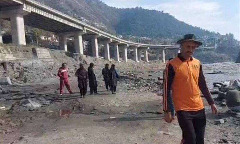 चिनाब में तूफानी उफान से हड़कंप, बढ़ा जलस्तर, प्रशासन अलर्ट मोड पर