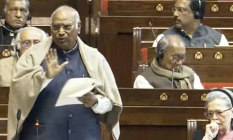 आपका भी समय आएगा… वंदे मातरम बहस में क्यों भड़के खरगे, शाह से तीखी नोकझोंक!