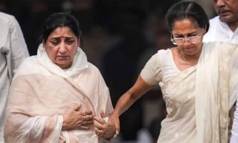 आंसुओं और खुशियों के बीच सुनेत्रा पवार का राजतिलक, बनी महाराष्ट्र की पहली महिला उपमुख्यमंत्री