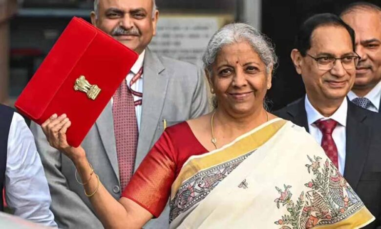 वित्त मंत्री सीतारमण पेश कर रहीं आम बजट, भारत के आर्थिक विकास के लिए बताया 6 सूत्रीय फॉर्मूला